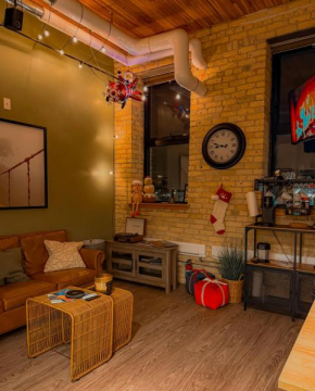 Heart of the City: Cozy 2-Bed Loft